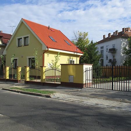 Poroszlay Apartman Debrecen Exterior foto