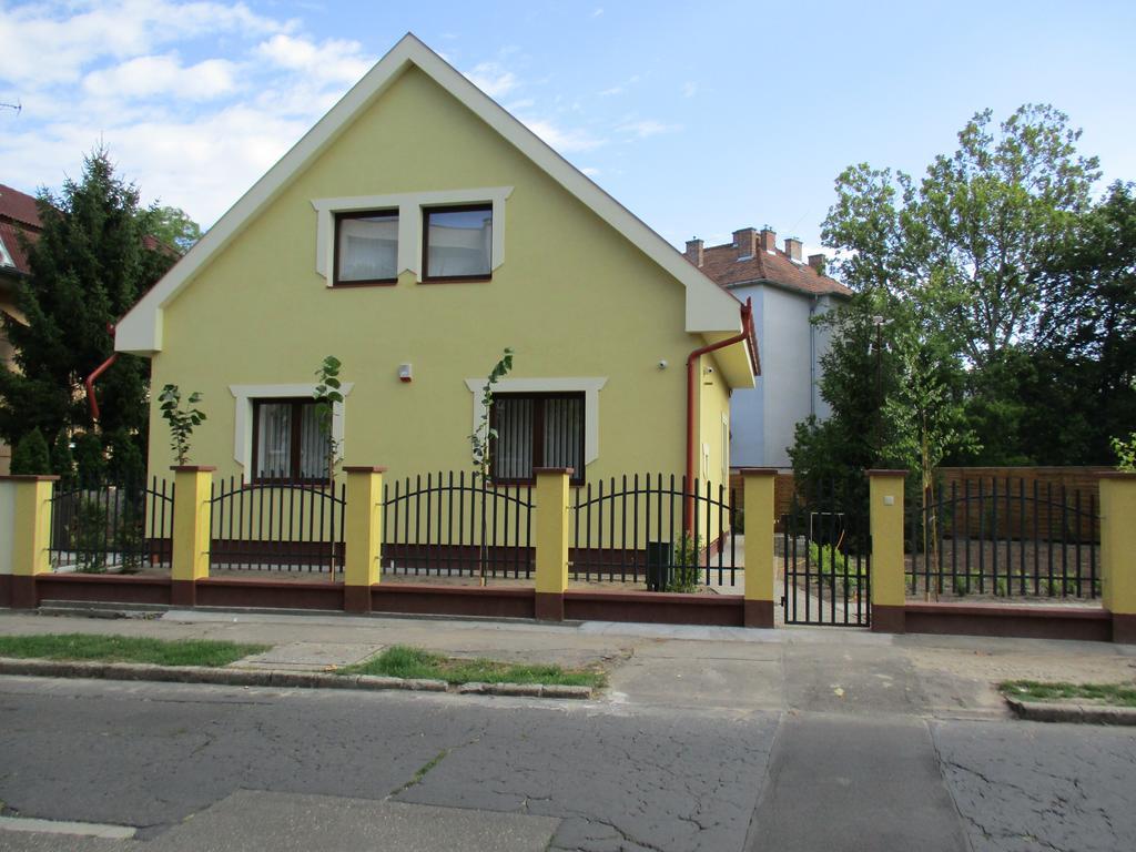 Poroszlay Apartman Debrecen Exterior foto